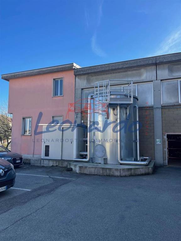 capannone in vendita a Piacenza in zona Le Mose