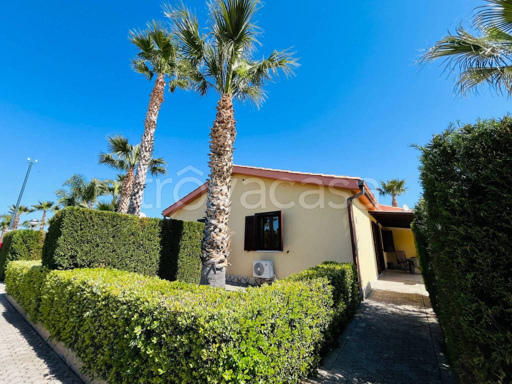 casa indipendente in vendita a Campofelice di Roccella