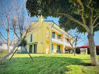 Villa bifamiliare in vendita a cadoneghe via elsa morante