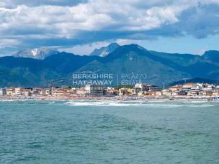 Negozio in vendita a viareggio 