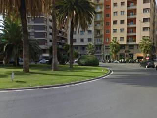 Negozio in vendita a savona piazza delle palme