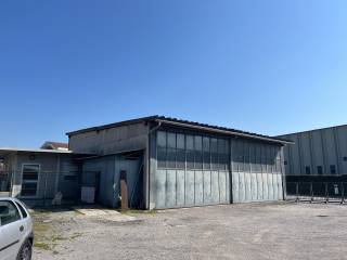 Magazzino in vendita a rogeno via calvenzana, 4