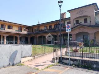 Negozio in affitto a maclodio via carlo alberto dalla chiesa, 33