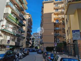 Garage in vendita a napoli via via mario ruta, 39