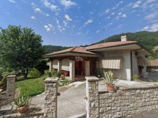 Casa indipendente in vendita ad adrara san martino via corno