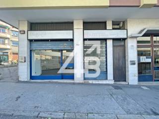 Negozio in vendita a trieste via leon battista alberti, 10/a