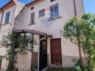 Casa indipendente in vendita a san pietro avellana via alessandro marracino, 27