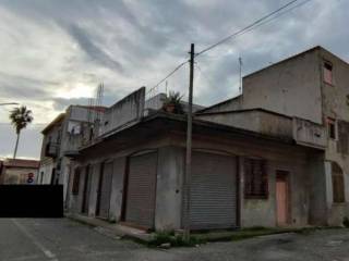 Negozio all'asta a gioia tauro via salerno, 7