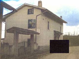 Villa all'asta a montefortino via località montazzolino, 7/a
