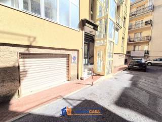 Garage in vendita a finale ligure via veneto