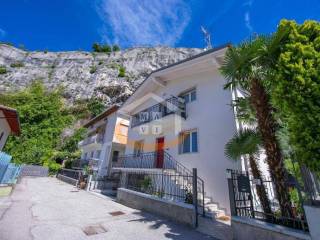 Villa bifamiliare in vendita a nago-torbole via coel