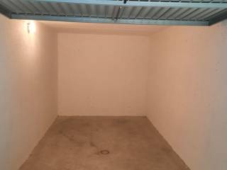 Garage in vendita a cesano maderno via sandro pertini, 8