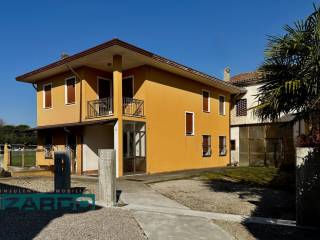 Casa indipendente in vendita a loria 
