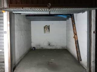Garage in vendita a roma via tuscolana, 697