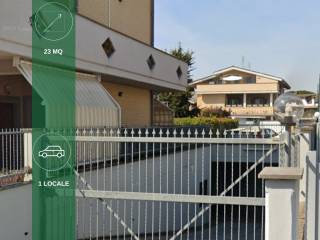 Garage in vendita a roma via niobe