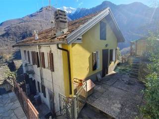 Casa indipendente in vendita a calasca-castiglione castiglione centro, 28