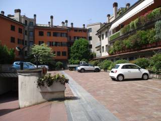 Garage in vendita a bergamo via san giorgio, 6