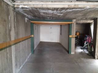 Garage in affitto a iseo via raffaele botti, 8