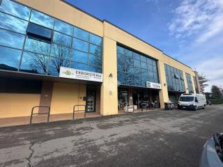 Negozio in vendita a modena via strada comunale luzzo, 22