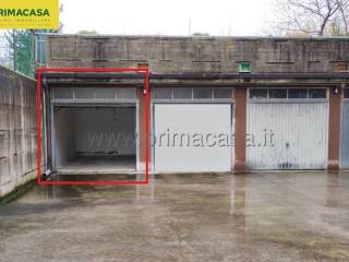 Garage in vendita a villafranca di verona via brigate alpine, 44