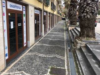 Negozio in vendita a pontecagnano faiano via venezia, 57