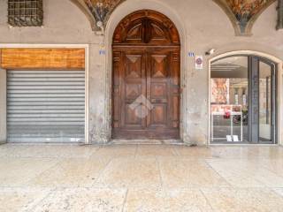 Intero stabile in vendita a carpi piazza martiri, 14
