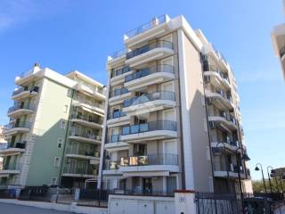 Appartamento in vendita ad alba adriatica via ercole falò, 21