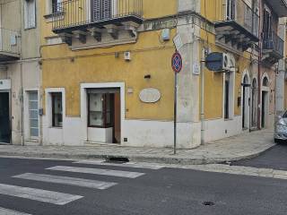 Negozio in affitto a ragusa corso italia, 300