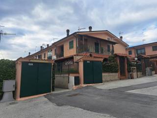 Villa a schiera in vendita a vinchiaturo via la grande quercia nuova