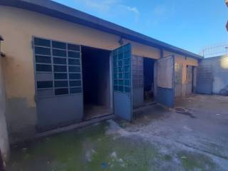 Garage in vendita a torino via bessanese, 5