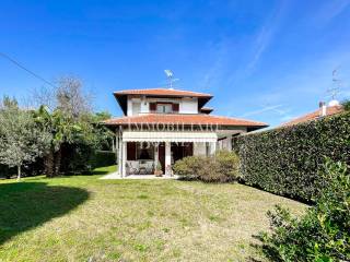Villa in vendita ad appiano gentile via isonzo, 1