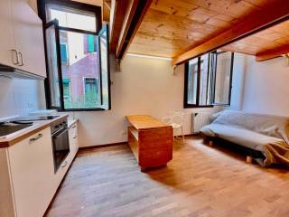 Appartamento in affitto a venezia calle de le erbe