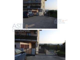 Garage in vendita a notaresco via giardino, 64024 guardia vomano te, italia