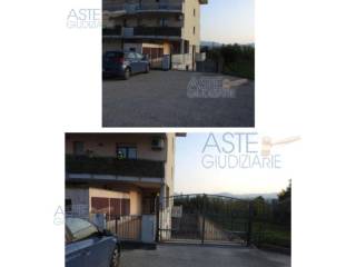 Garage in vendita a notaresco via giardino, 64024 guardia vomano te, italia