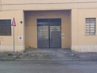 Garage in vendita a pontedera via don minzoni, 9