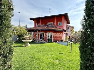 Villa in vendita a imbersago via cantù 22