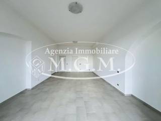 Negozio in affitto a santa maria a monte 