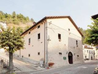 Intero stabile in affitto a rocca pia via roma, 1