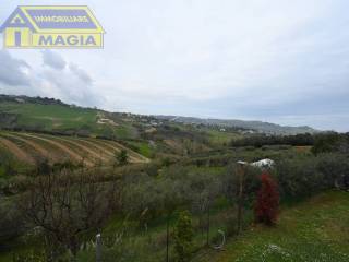 Terreno agricolo in vendita a san benedetto del tronto contrada valle del forno, 58