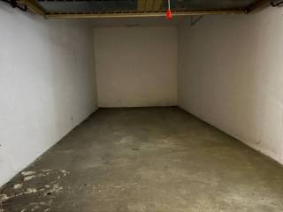 Garage in vendita a collecchio viale libertà
