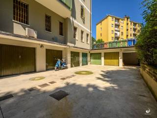 Garage in vendita a mantova via carlo goldoni 2/c