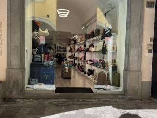 Negozio in affitto a cava de' tirreni corso umberto i