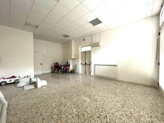 Negozio in affitto a pescara via beato nunzio sulprizio, 27