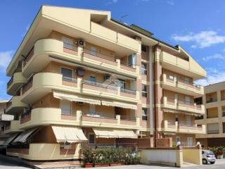 Appartamento in vendita ad alba adriatica via verona, 20