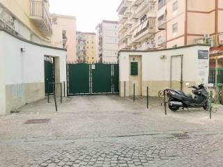 Garage in affitto a napoli via bernardo quaranta, 11/b