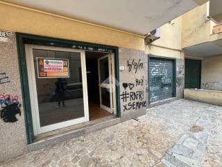 Negozio in affitto a santa maria a vico via figliarini, 9