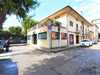Negozio in affitto a porto san giorgio via lepanto, 2