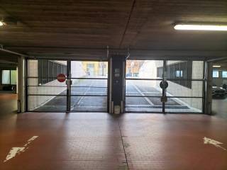 Posto auto in affitto a bologna via paolo fabbri, 1