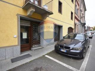 Negozio in affitto a giaveno via maria ausiliatrice, 25