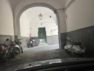 Appartamento in affitto a napoli via santa maria in portico